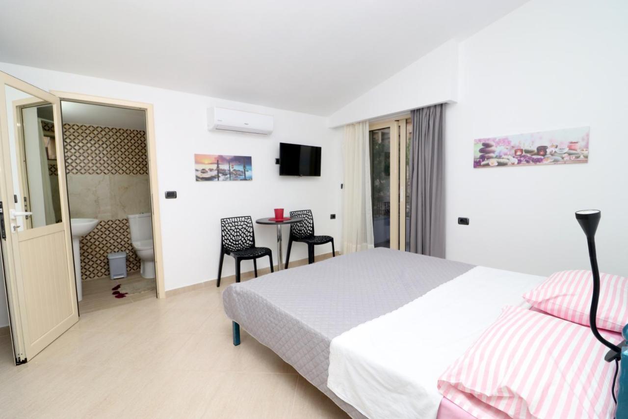 Apartamento Ildora Qimon Himarë Exterior foto