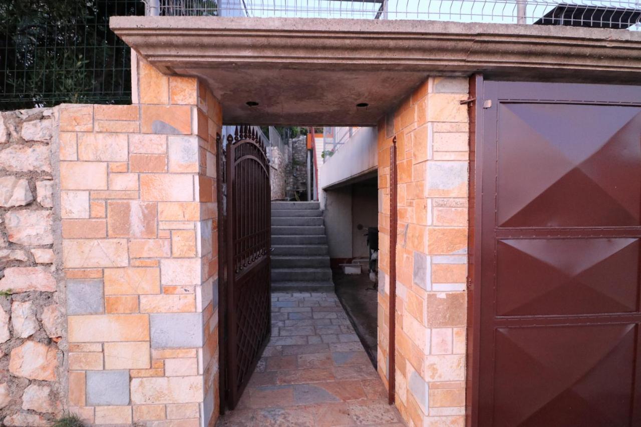 Apartamento Ildora Qimon Himarë Exterior foto